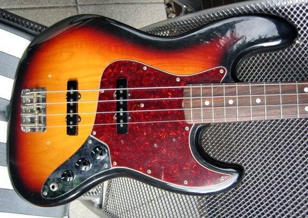 Squier sunburst jazz bas